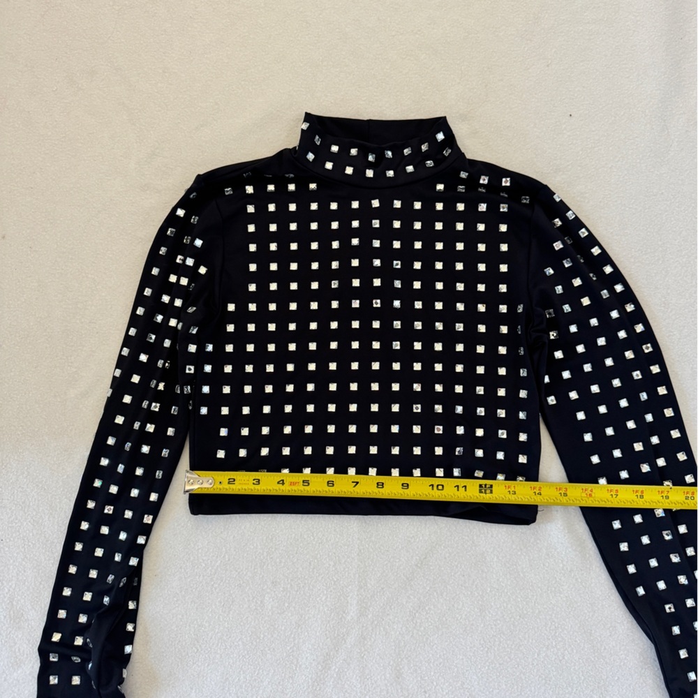 Forever 21 Black Studded Long Sleeve Crop Top S NWT - Picture 5 of 7
